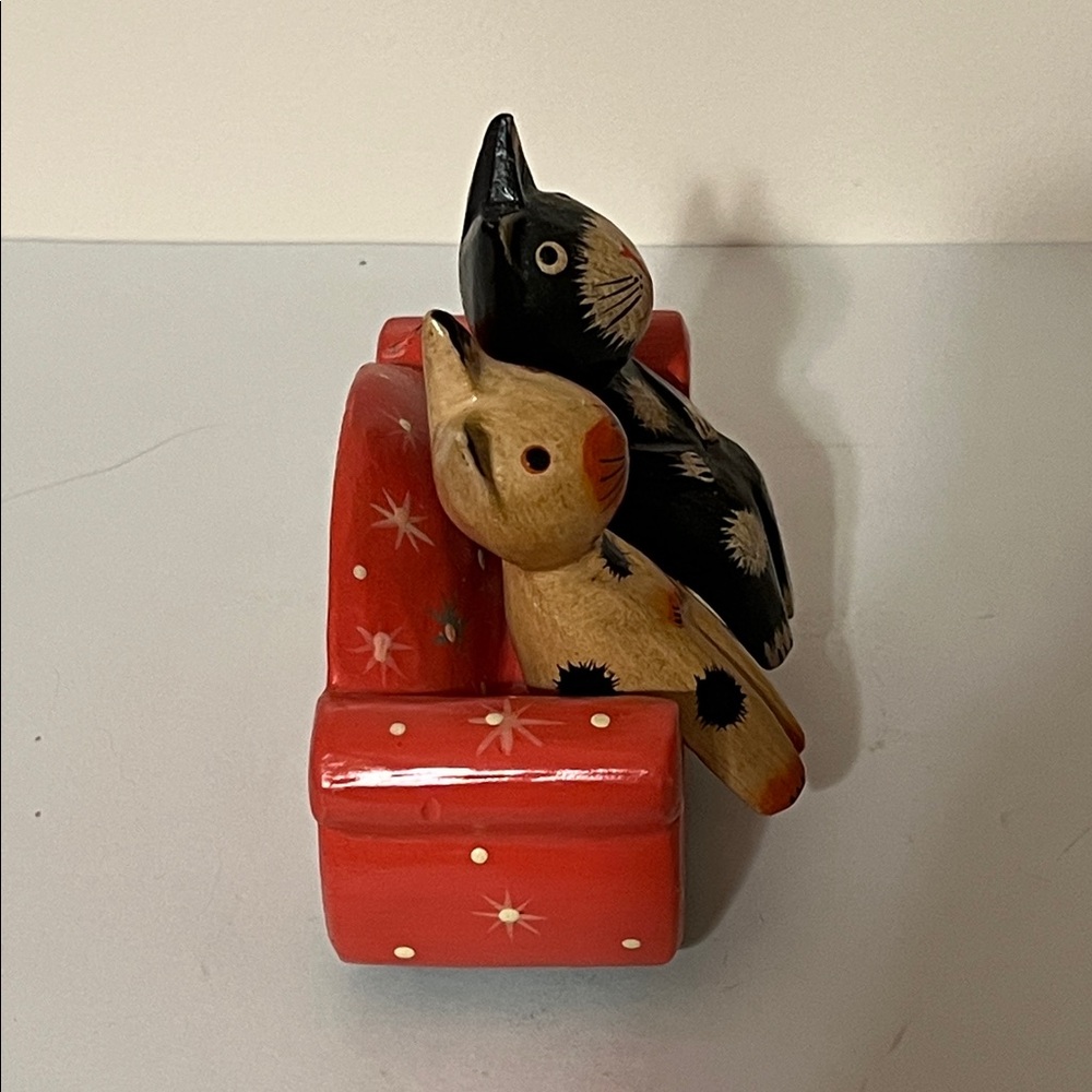 Handcrafted Cat Figurines on Red Sofa. Albesia Wood, crafted in Bali - Picture 4 of 8